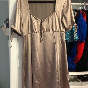 MOTEL beige satin dress with tie details (XL)